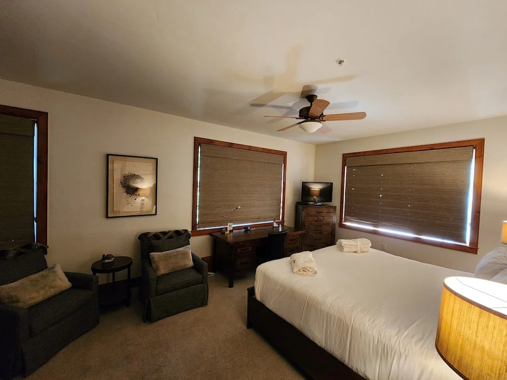 Scenic On-mountain 2br/2.5ba Bachelor Gulch Ski In/ski Out 2 Bedroom Condo by RedAwning