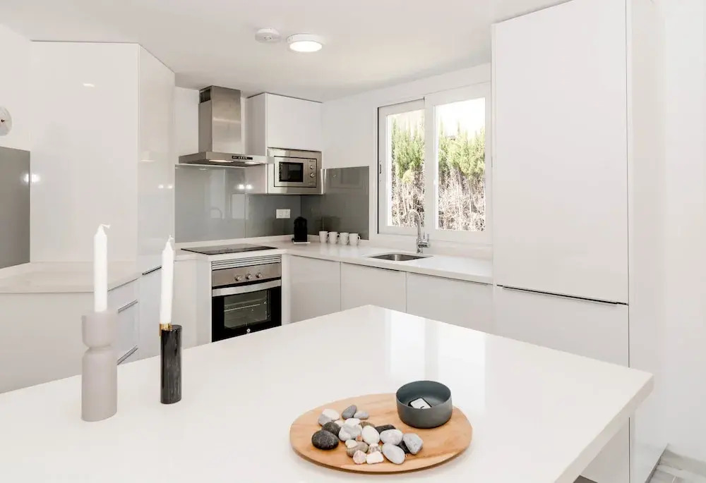 Ivy4- Modern 2 Bedroom Duplex Close To Beach