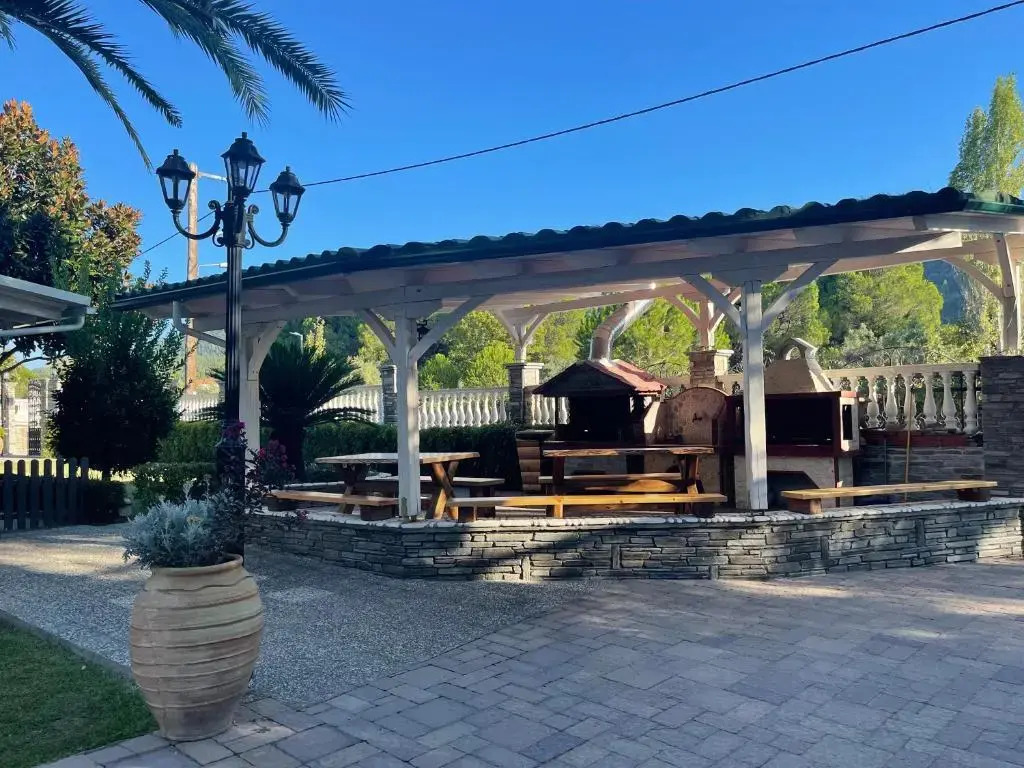 Diaporos Hotel