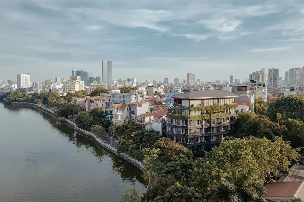 22Land Moon West Lake