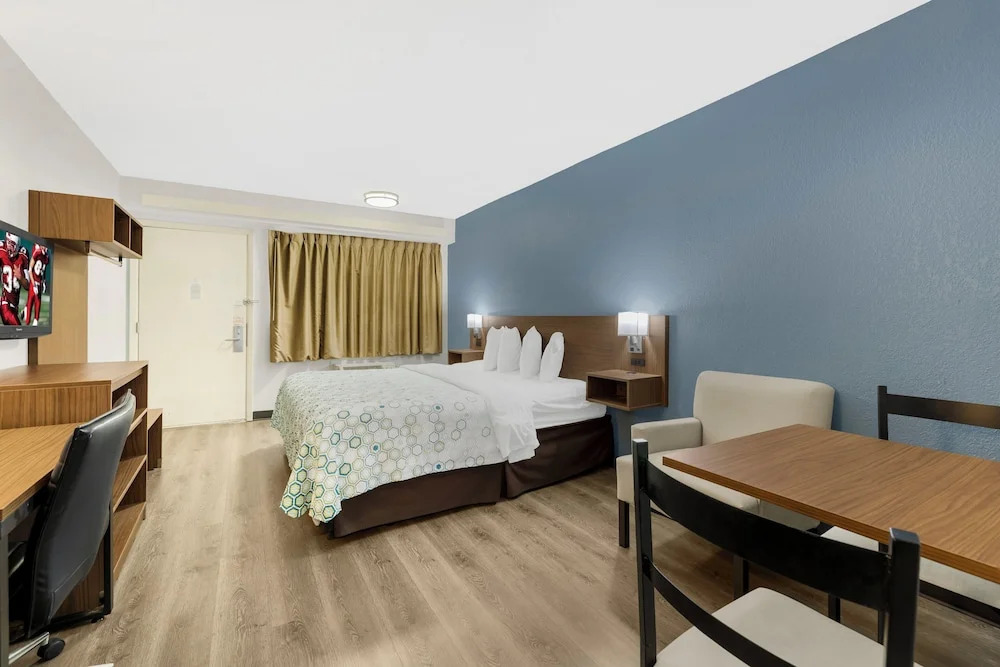 HomeTowne Studios by Red Roof Buffalo - Niagara Airport