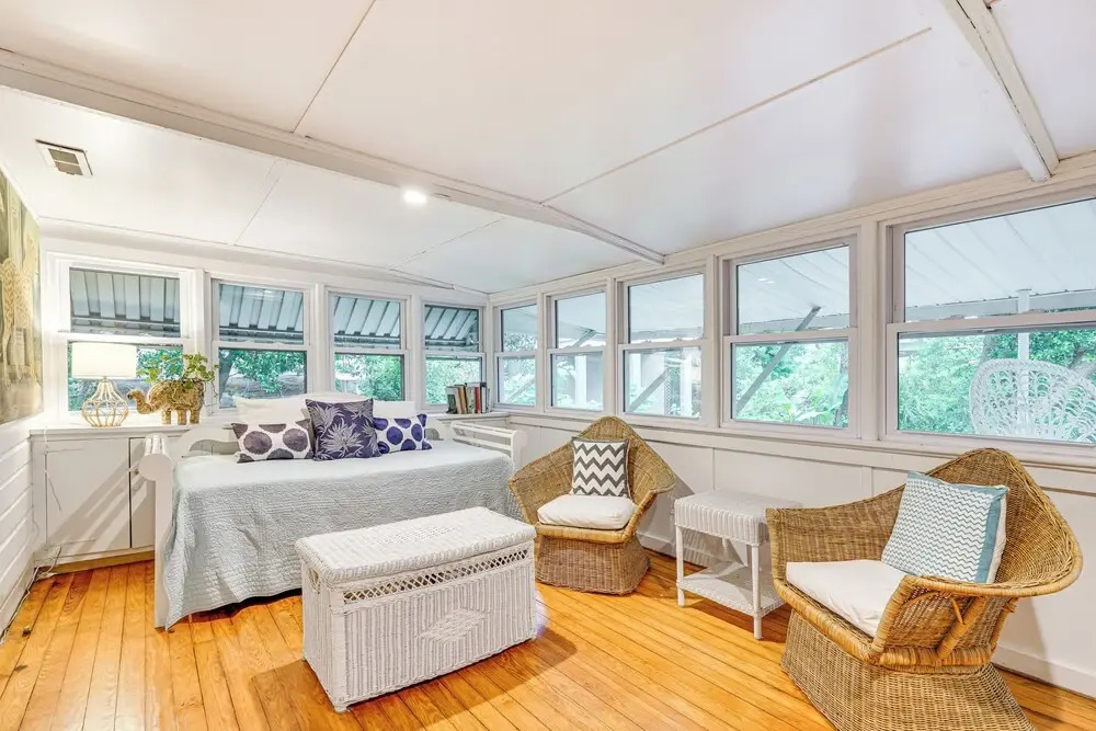 Isle of Palms Getaway w/ Patio, Walk to Beach!