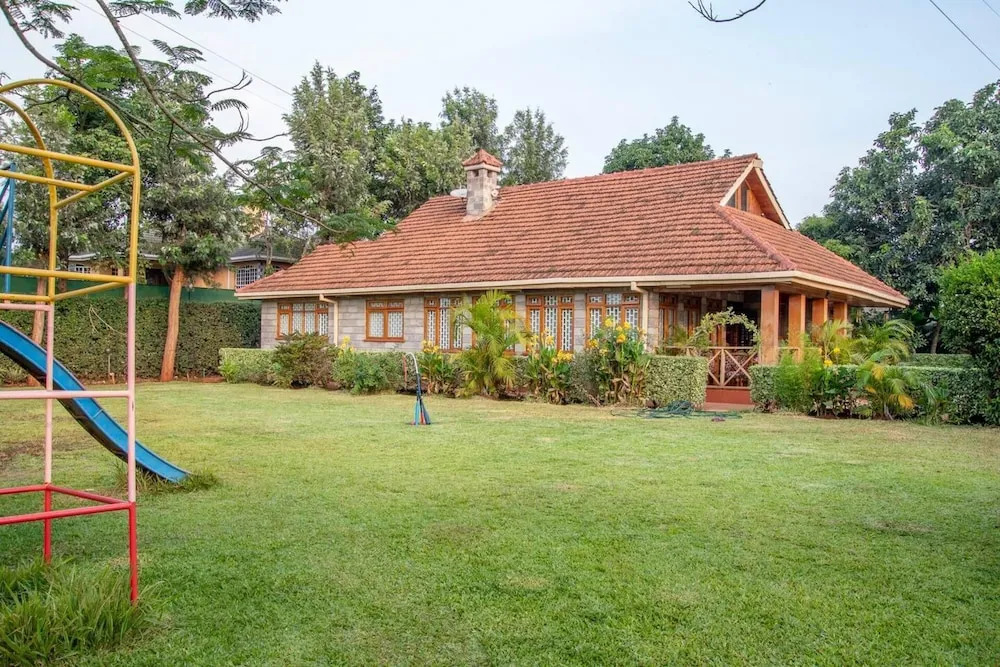 United Nations Bluezone Stunning, Spacious Cottage