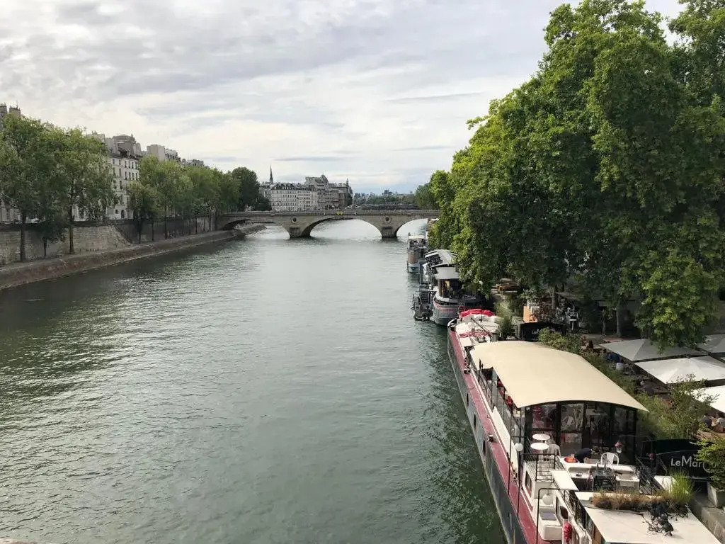 ARC DE TRIOMPHE-CARNOT Luxury & Design with AC