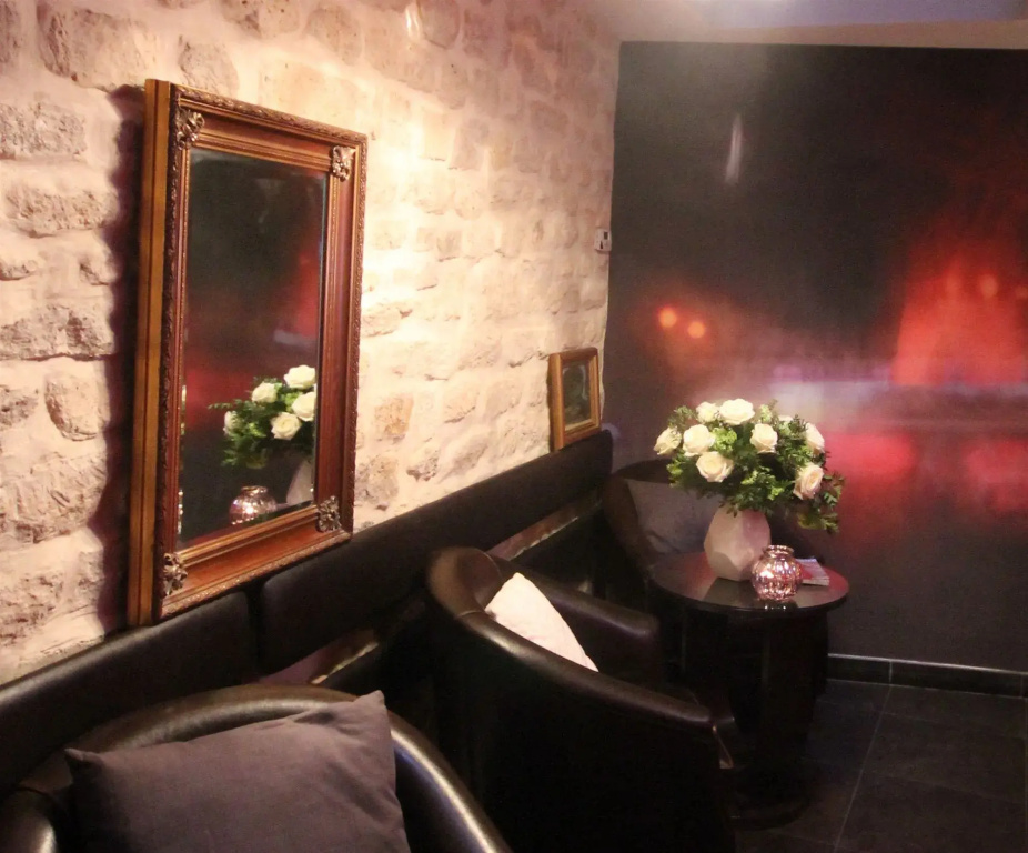 Hôtel Lumières Montmartre Paris