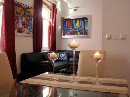Split Artistic Apartments