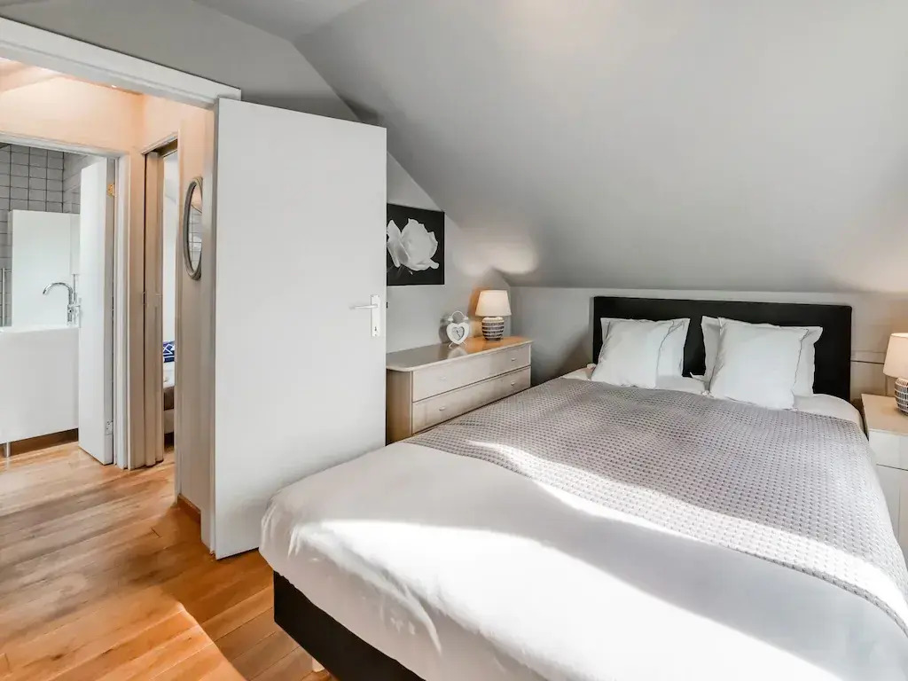 Tranquil Holiday Home in Mont with bubble bath, Terrace, Garden