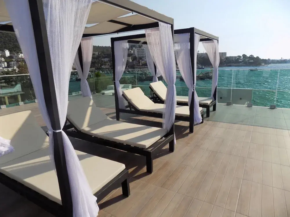 Marina Suites & Spa