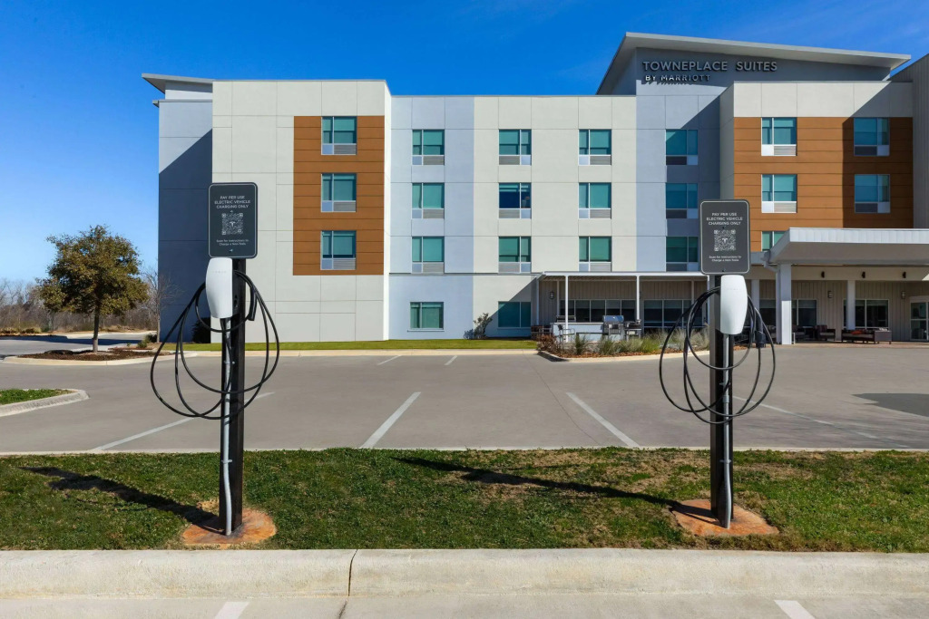 La Quinta Inn & Suites by Wyndham San Antonio at the RIM