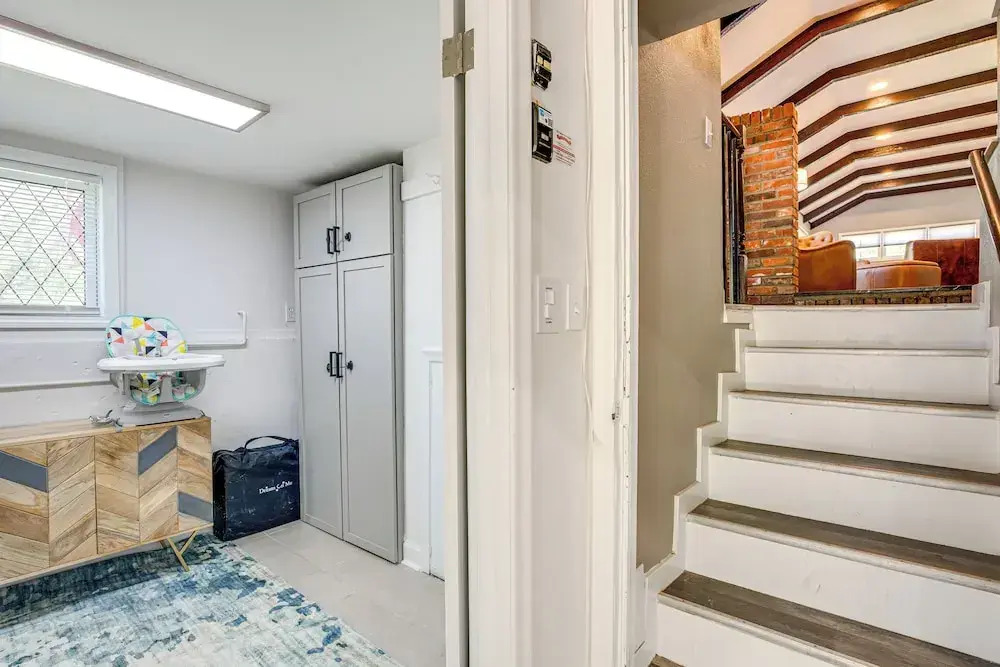 Chic Family-friendly Home in Riverside: 7 Mi to KC