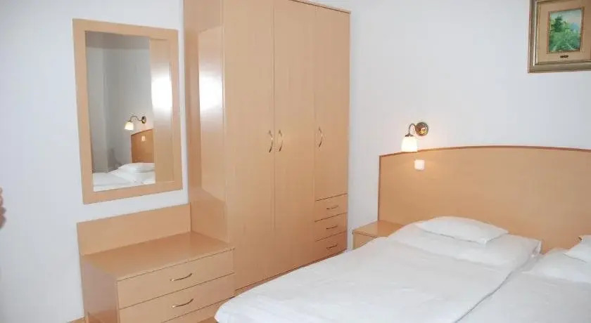 Éva Panzió