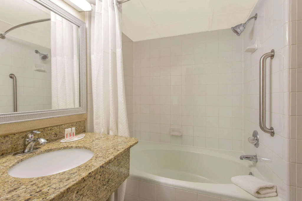 Baymont by Wyndham Fayetteville Fort Bragg Area
