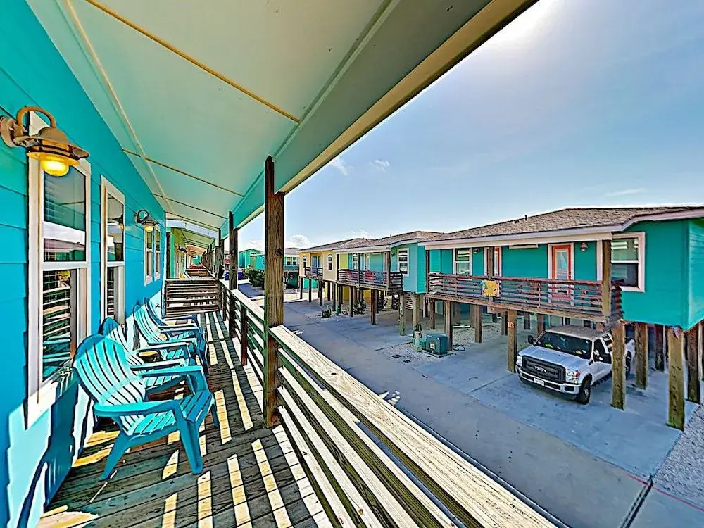 SeaEsta Brand New Bright and Beachy Port A Home by RedAwning