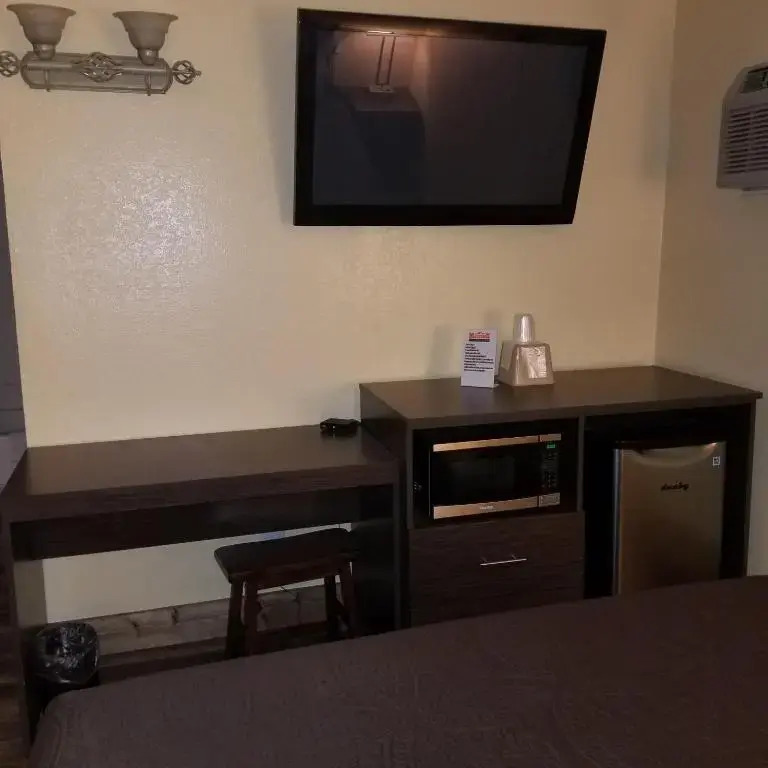 Frontier Lodge