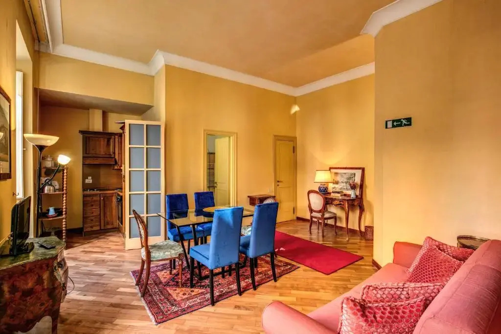 CIR 6380 V Twin B Stylish Renovated Flat in Vatican Area
