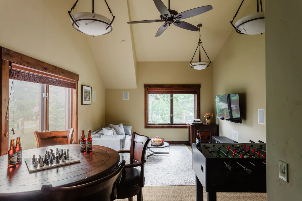 Fletcher by AvantStay | Mins Frm the Slopes & Main St | Mountain Cabin w/ Spa