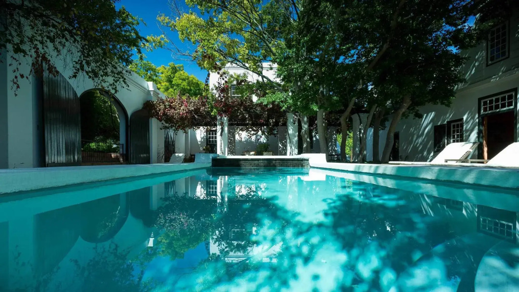 Akademie Street Boutique Hotel