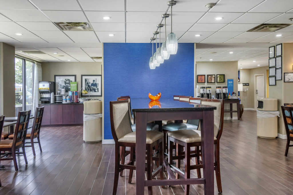 Hampton Inn Adel