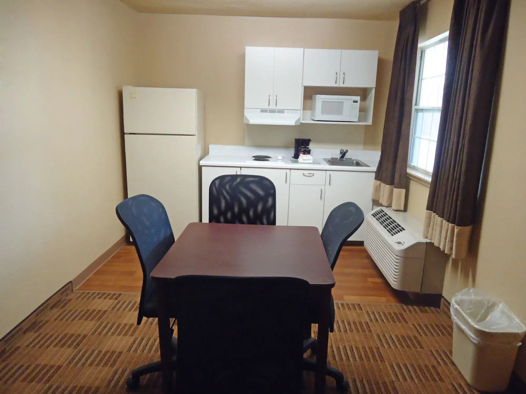 Extended Stay America Select Suites - Greensboro - Wendover Ave - Big Tree Way