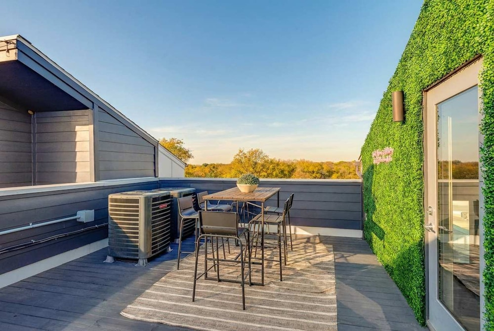 Rooftop Views Ping Pong Lounge Near Downtown Nashville