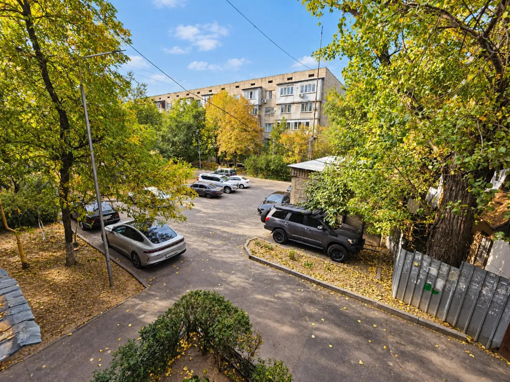 Квартира с двумя спальнями у КБТУ и площади Алматы