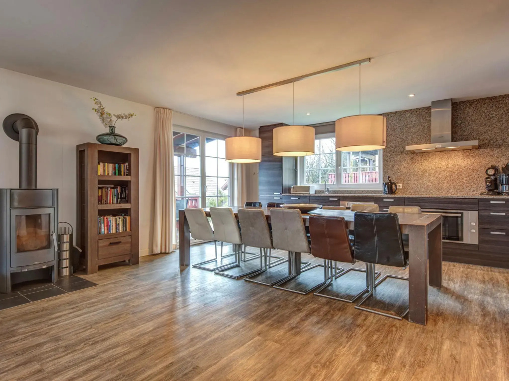 Luxury Villa with Fireplace near Reservoir in Nordeifel