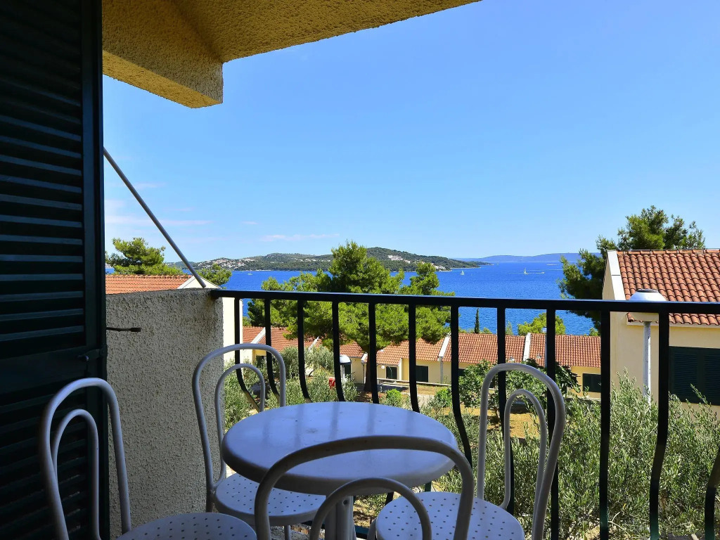 Tidy house with a microwave, 6 km. from the beautiful Trogir