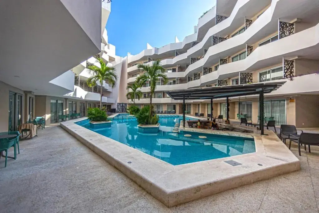 CHIC 2 Bdr GALLERY CONDOS near 5th avenue & BEACH