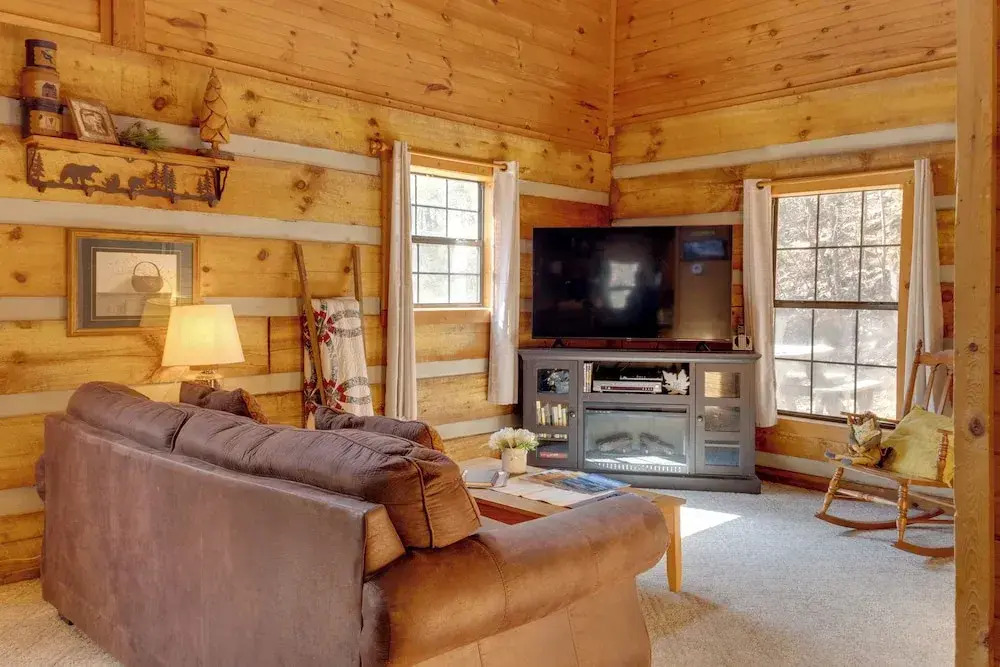 Private Hot Tub & Game Room: Mountain Retreat!