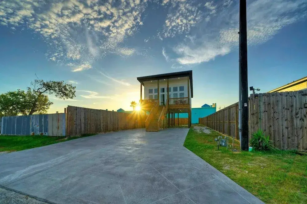 Dean Marlin by Avantstay Stunning Old Town Home!