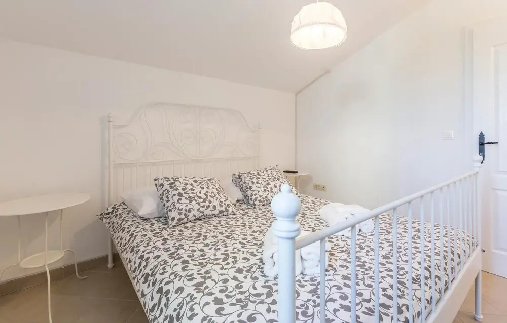 Four-Bedroom Holiday Home In Kastel Novi