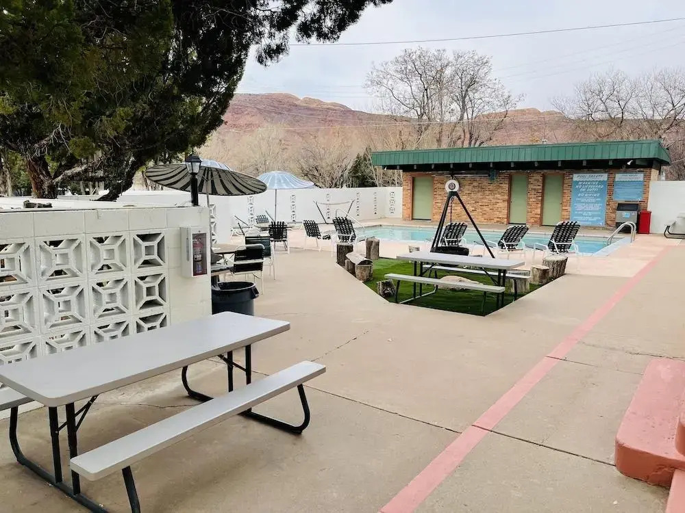 Apache Motel
