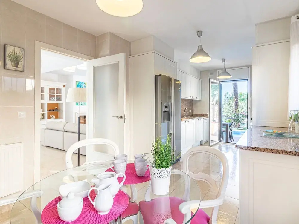 Stylish, Spacious Villa With Private Swimming Pool Walking Distance of the Beach