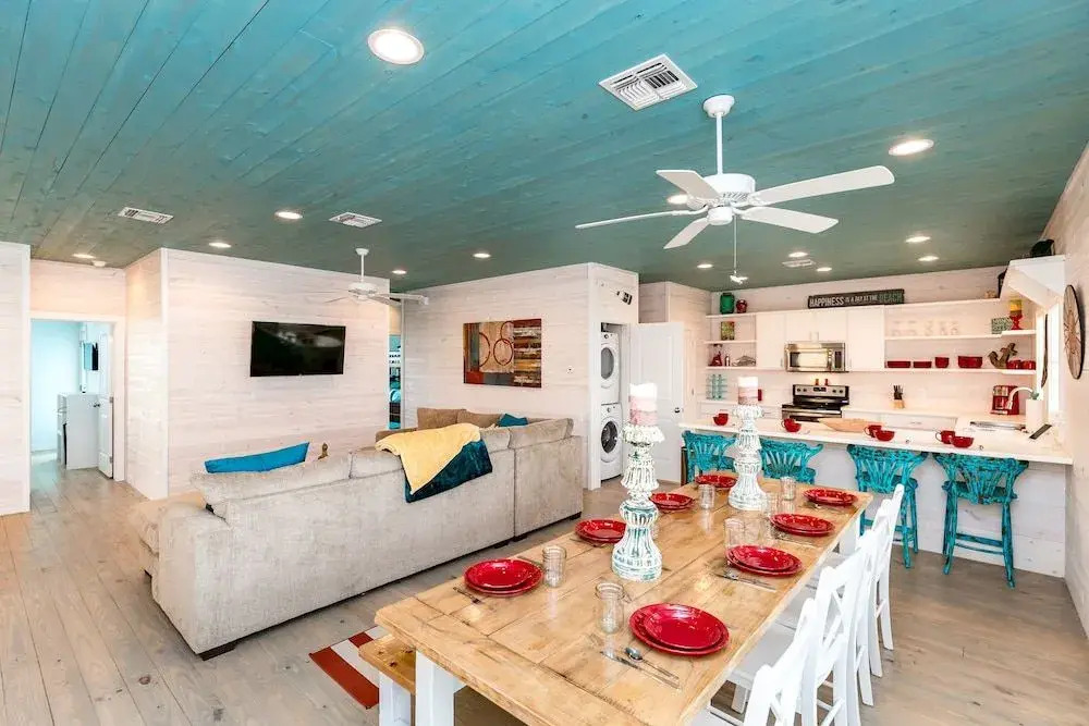 SeaEsta Brand New Bright and Beachy Port A Home by RedAwning