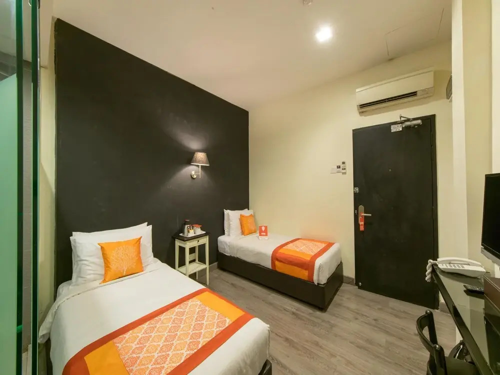 OYO 136 Ceria Hotel