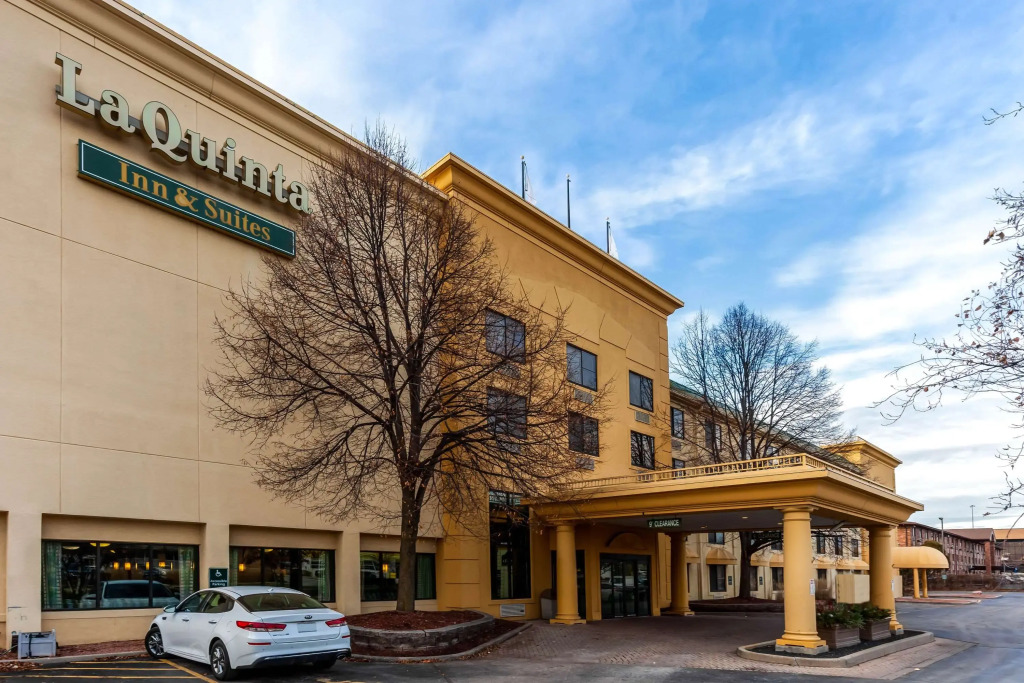 La Quinta by Wyndham Milwaukee Bayshore Area