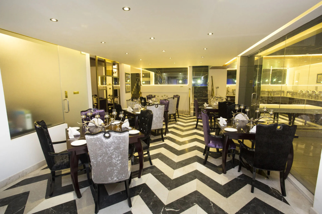 Monsoon Inn