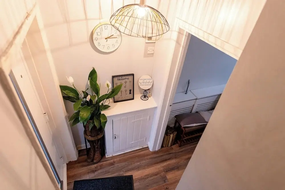 Sleeps 5 - Free Parking, Wifi, Near Airport & City