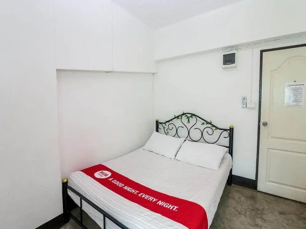 Nida Rooms Srichandon 12 Night Villa