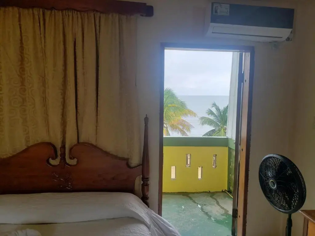 Pal's on the beach - Dangriga, Belize