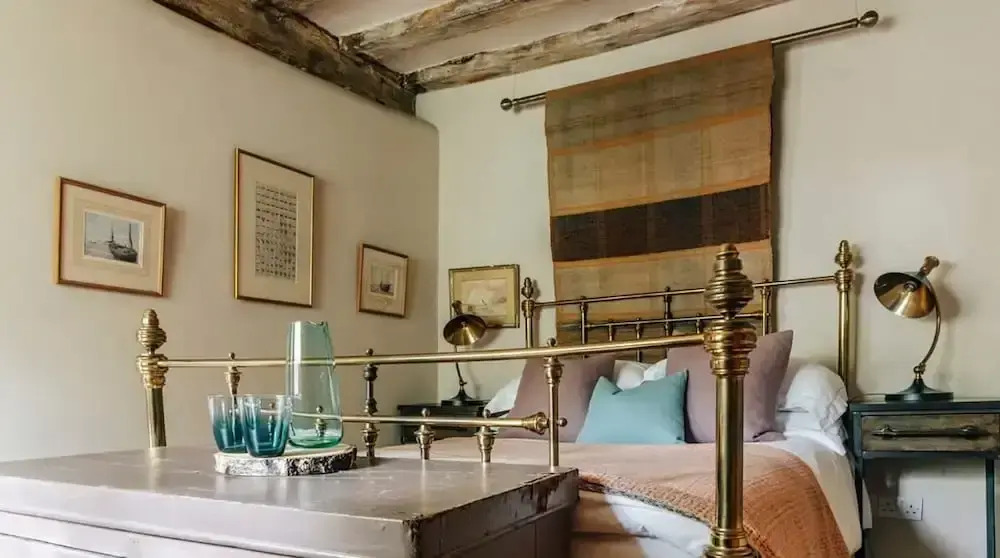 Lavish Tudor Estate Gardens - Sleeps 25