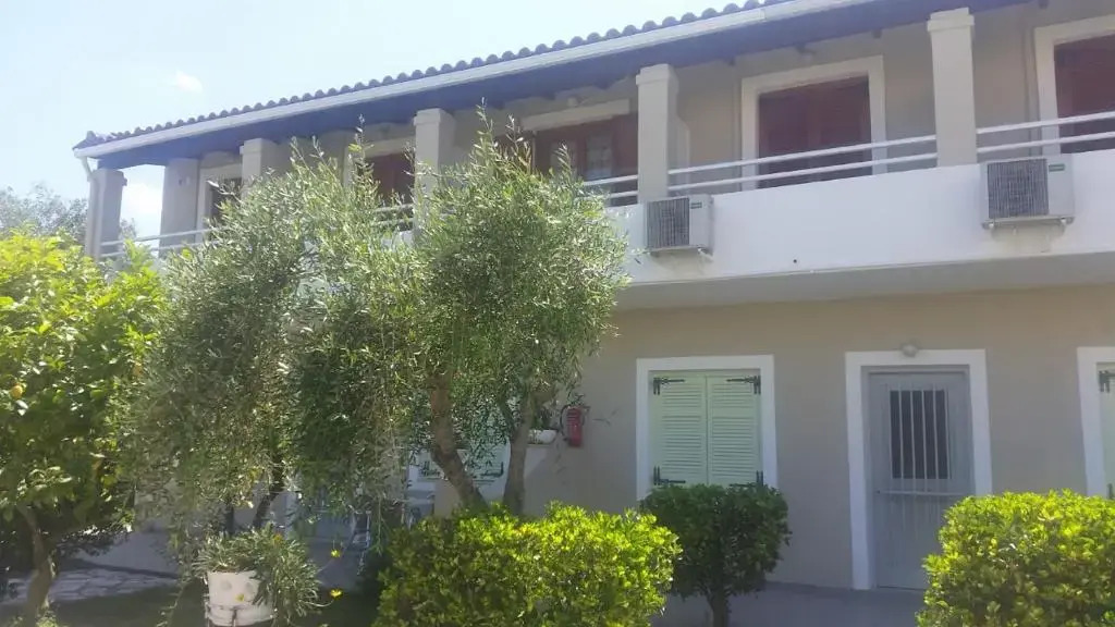 Alexandros Studios and Apartments