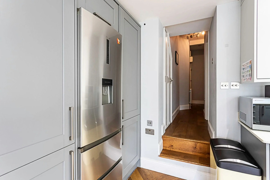 Modern and Spacious Colliers Wood Home