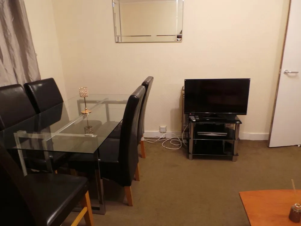 Novelty Suites Froghall Avenue