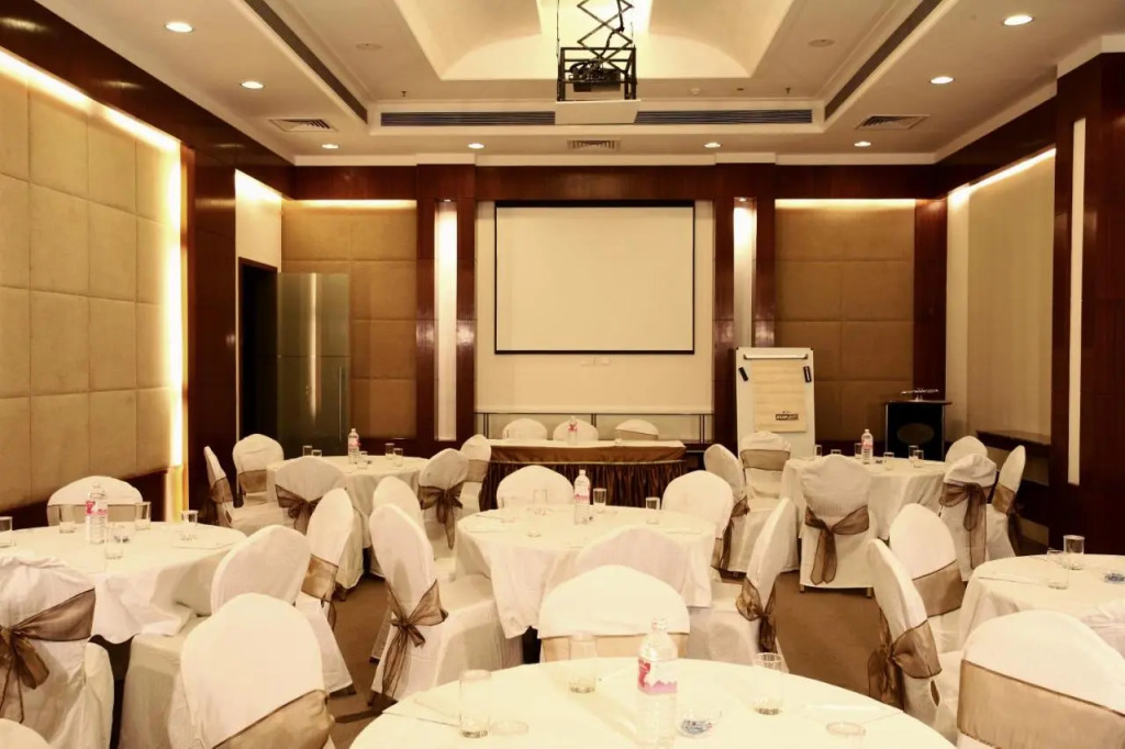 DLF Club 3