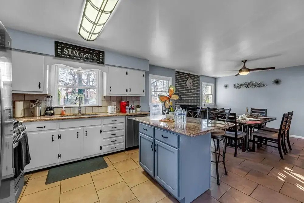 Stay Awhile Charming Greensboro House Close to Must-See Places