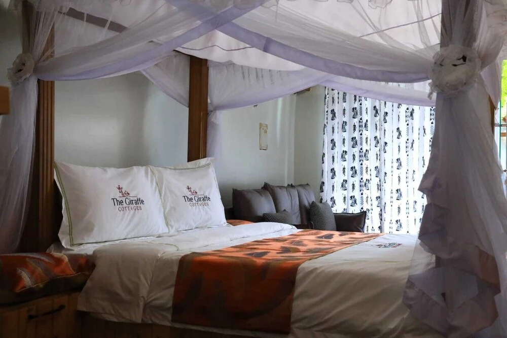 The Giraffe Cottages Restaurant and Bar