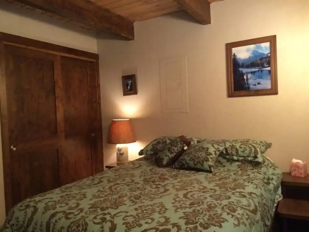 Lake Creek Cabin