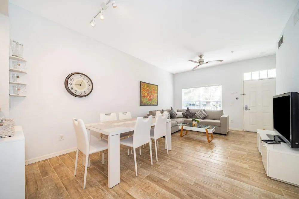 Enchanted Townhome Near Disney Parks 3Br