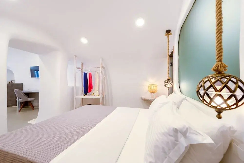 ArmonOia Luxury Caves
